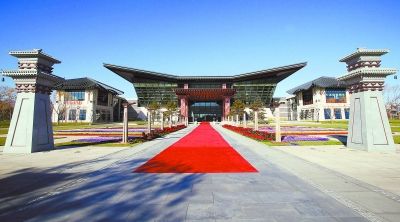 位于北京怀柔雁栖湖畔的国际会议中心,雁栖酒店和日出东方酒店三个